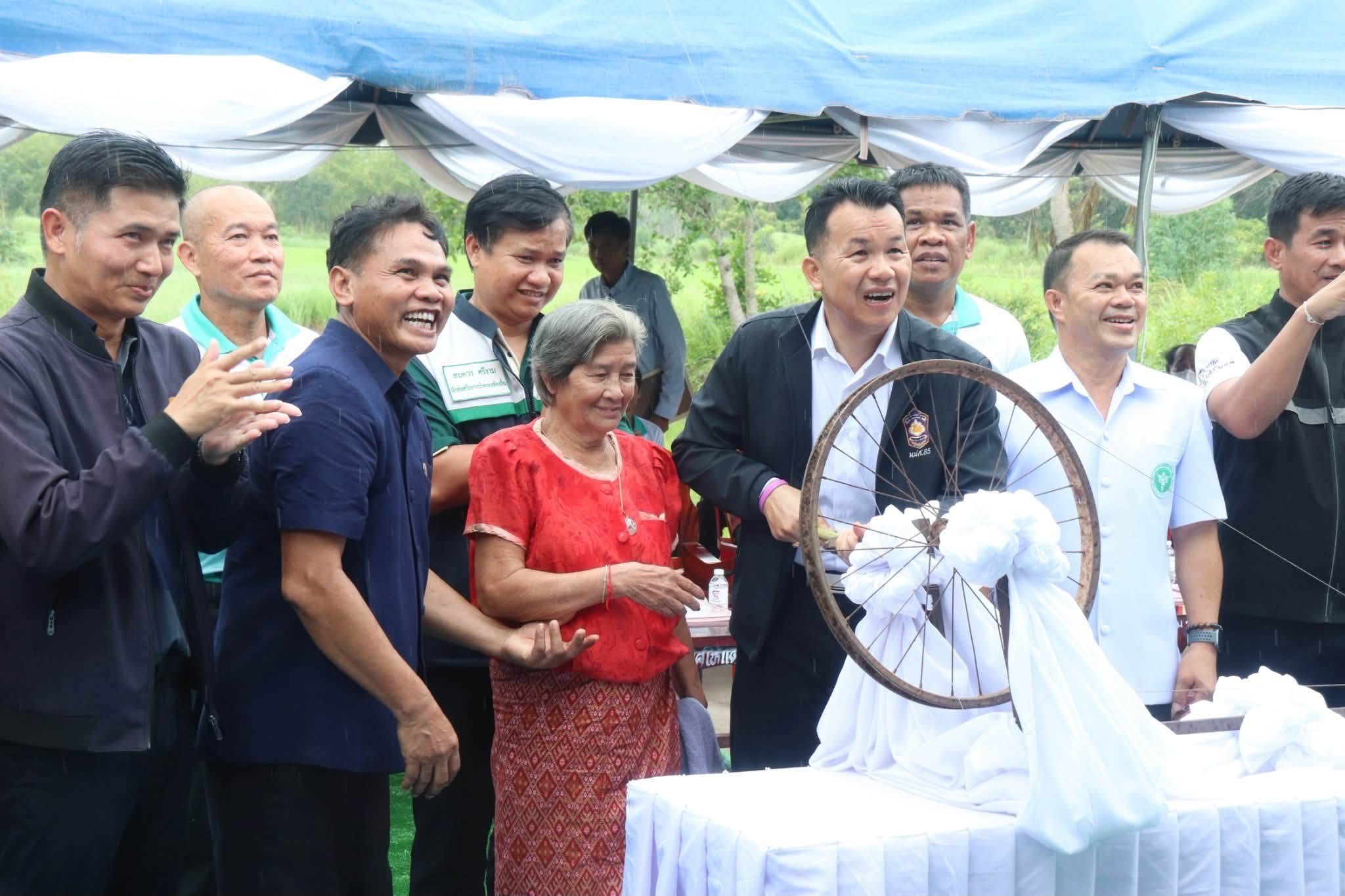 สำนักงานพัฒนาชุมชนน้ำขุ่น ส่งมอบ “บ้านห่วงใยจากใจ GLO” ปี 2569 สร้างรอยยิ้มและความมั่นคงด้านที่อยู่อาศัยให้ครัวเรือนเป้าหมาย อำเภอน้ำขุ่น 🏠