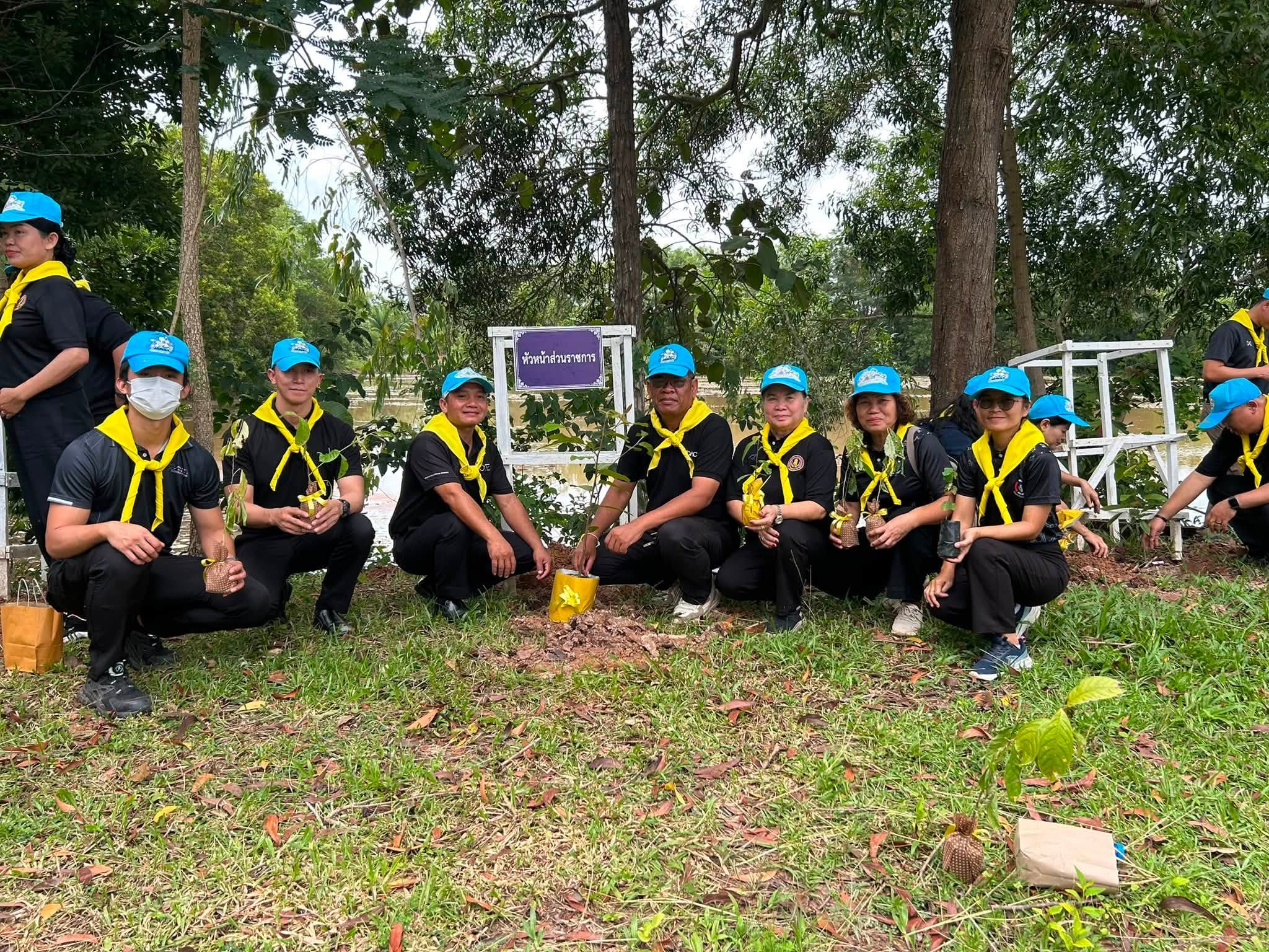 พช.น้ำขุ่น ร่วมกิจกรรมปลูกป่าเฉลิมพระเกียรติ "รวมใจภักดิ์ รักษ์แผ่นดิน" เนื่องในโอกาสวันเฉลิมพระชนมพรรษา พระบาทสมเด็จพระเจ้าอยู่หัว